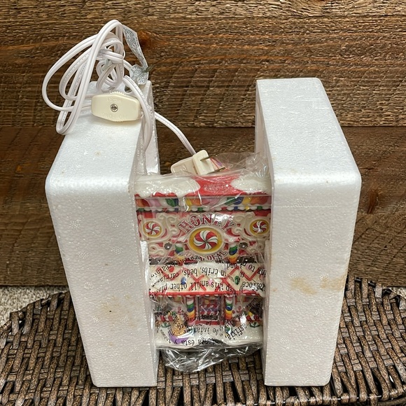 Department 56 "Honey Of A Deal Five & Dime" Lighted Christmas 2004 COLLECTIBLE - Picture 8 of 14